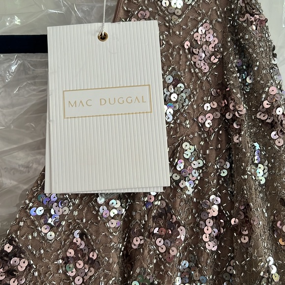 Mac Duggal Long-Sleeve Beaded A-Line Gown - Picture 5 of 11